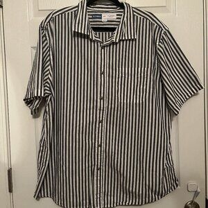 Old Navy Button Up Everyday Shirt XXL Men Short Sleeve Blue Striped Regular Fit